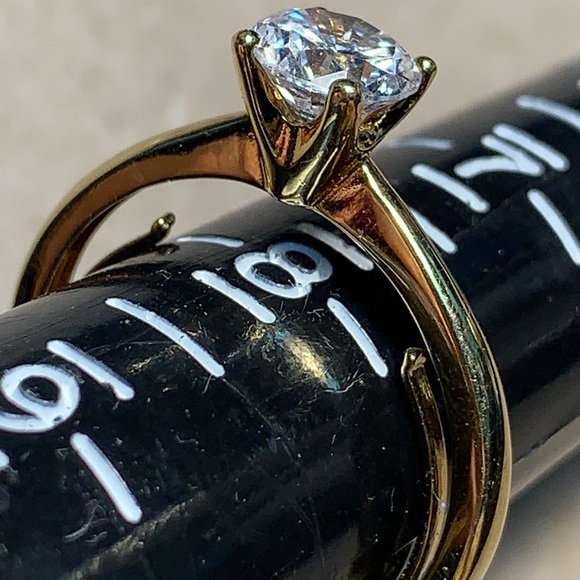 Stunning cubic zirconia engagement style ring. Adjustable! - Picture 7 of 16